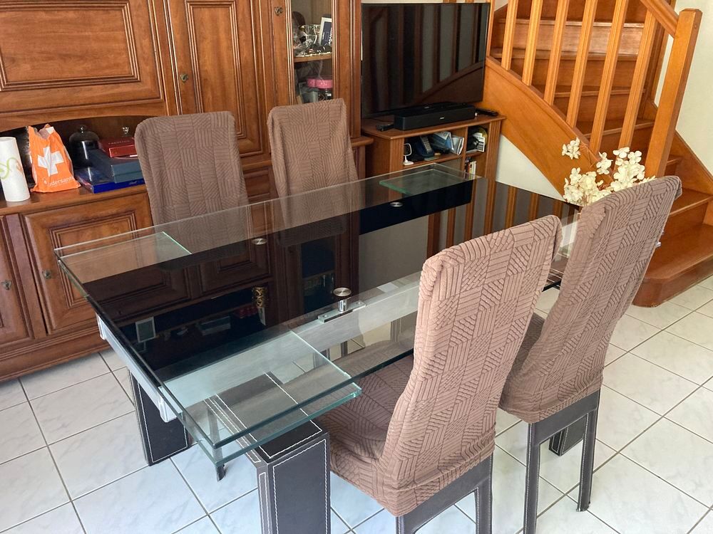 Table de salle &agrave; manger avec rallonge et lot de 4 chaises Meubles