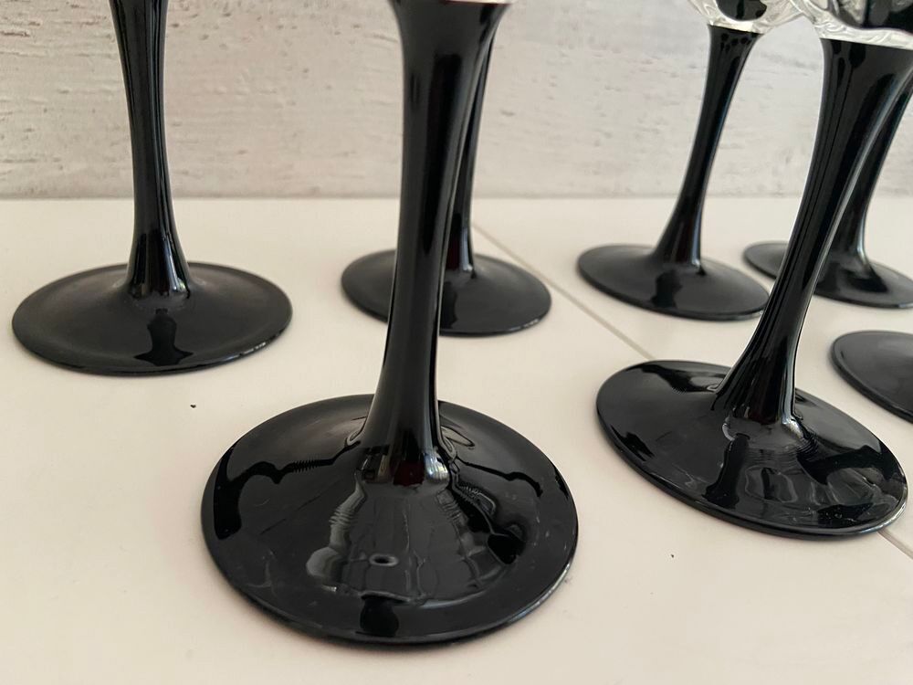Lot de 8 Verres &agrave; Pieds Vin Vintage France Arcoroc Luminarc 
