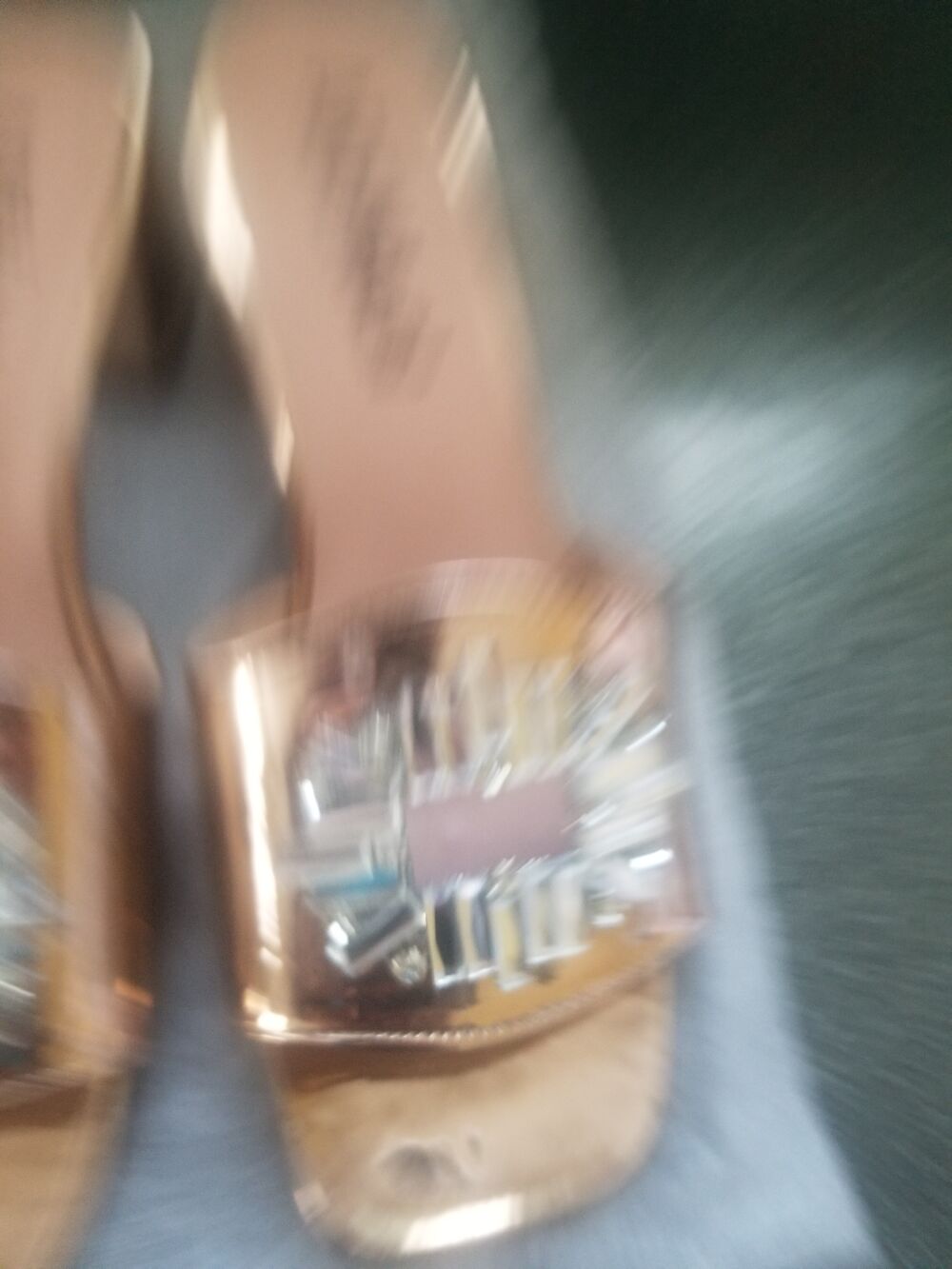 Claquette dor&eacute;e Chaussures