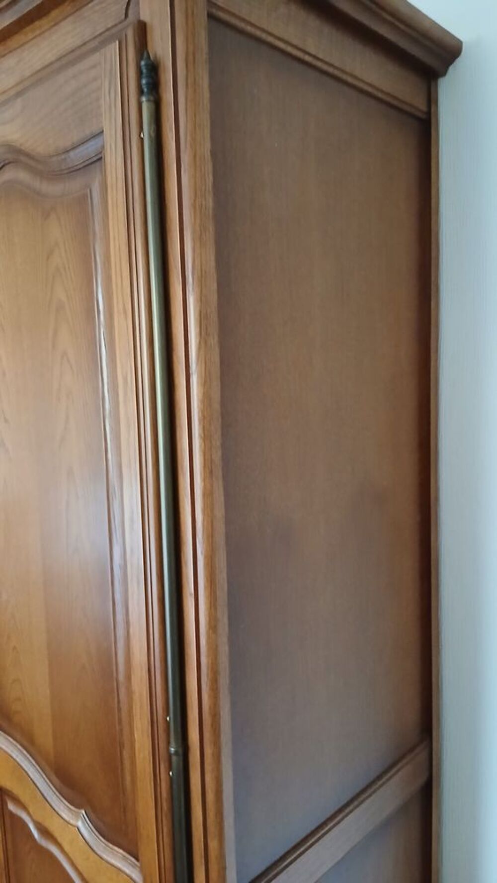armoire tout chene 3 portes 1.70mlong 1.92 haut 0.54mlarg Meubles