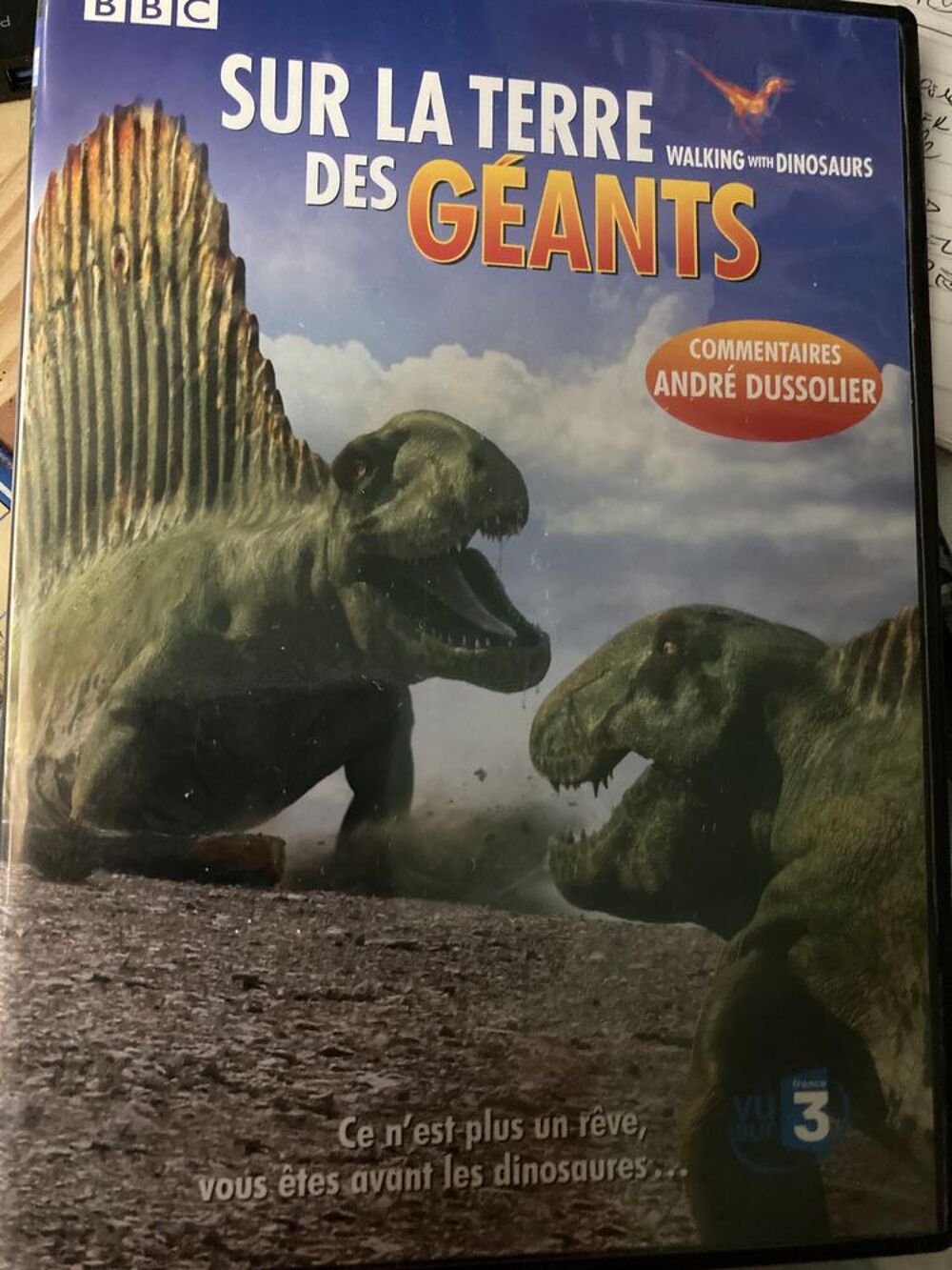 lot de 4 DVD "SUR LA TERRE DES DINOSAURES" DVD et blu-ray