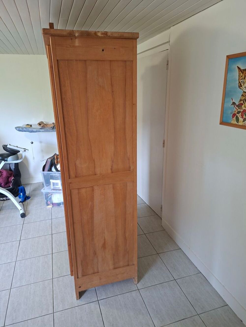 Armoire en pin massif Meubles