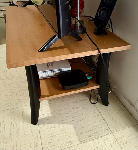 Petite table TV ou autre Cergy (95)