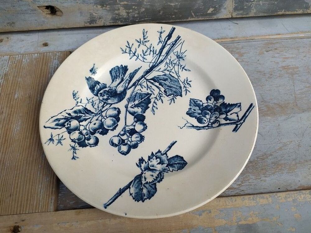 Assiette Fa&iuml;ence Terre de Fer Choisy le Roi D&eacute;cor Oiseau 