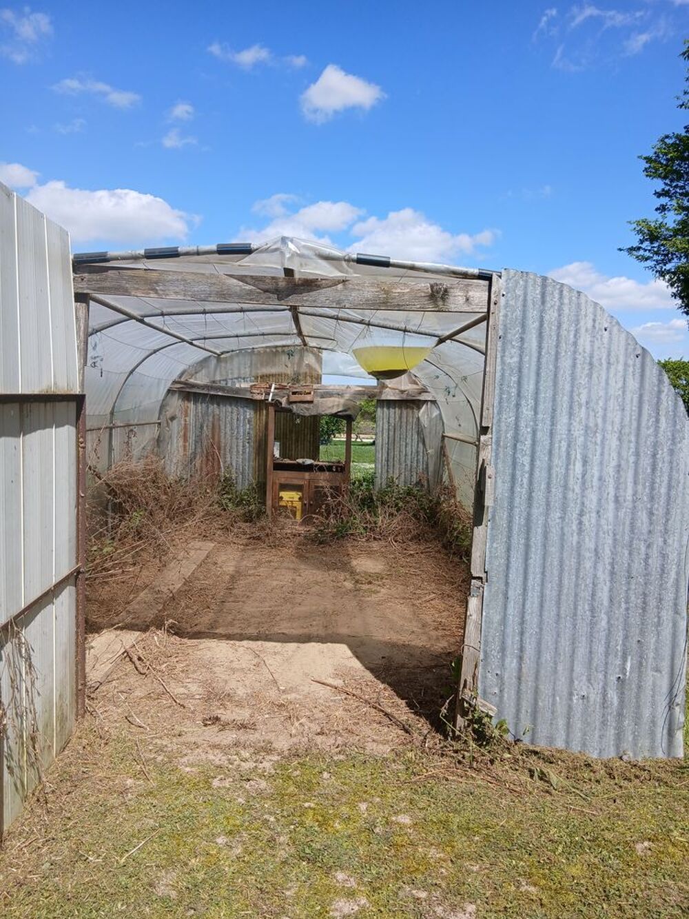 Serre tr&egrave;s solide ou garage de 21 M&egrave;tres carr&eacute; Jardin