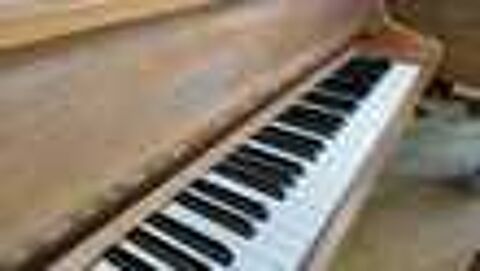 Piano droit Holstein 121 noir laqu&eacute; Instruments de musique