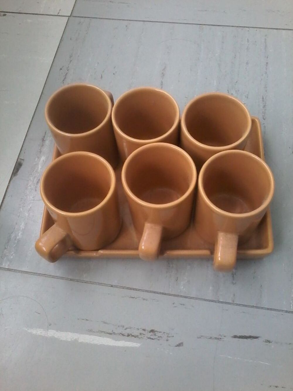 Plateau avec 6 tasses pour caf&eacute; ou th&eacute; neuf pour offrir Cuisine