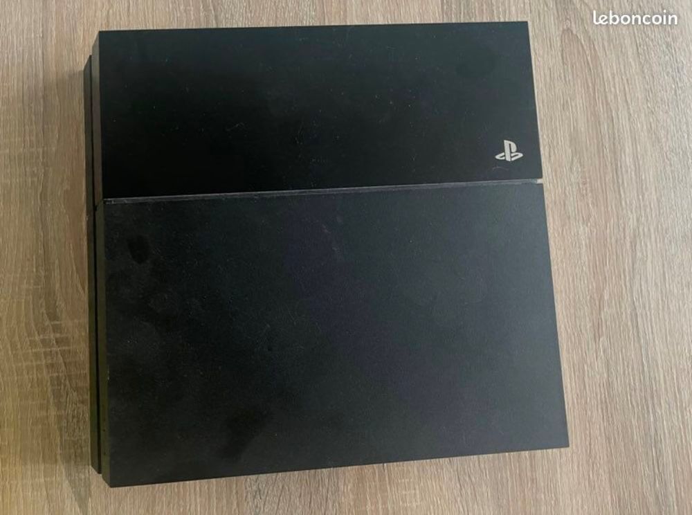 Lot: ps4 noire "&nbsp;standard&nbsp;" 500go + 1 manette +10 jeux cd Consoles et jeux vid�os