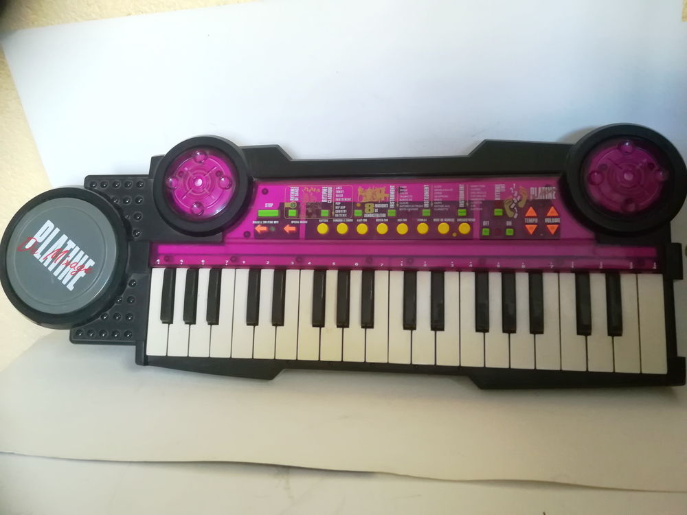 LAMPES ET ORGUE Mobilier enfants