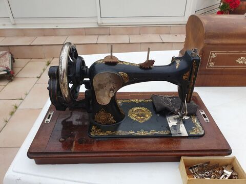 Machine à coudre année 1950 50 Le Taillan-Médoc (33)