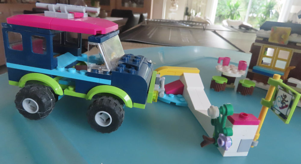 LEGO FRIENDS : la patinoire et tout terrain station de ski Jeux / jouets