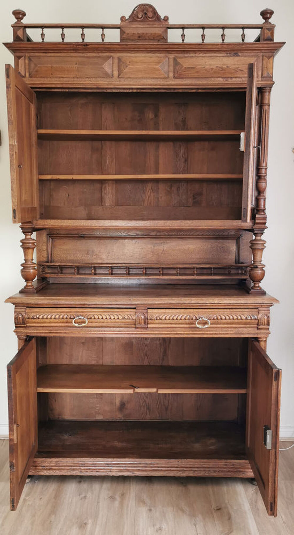 Grand buffet vaisselier en bois massif Meubles