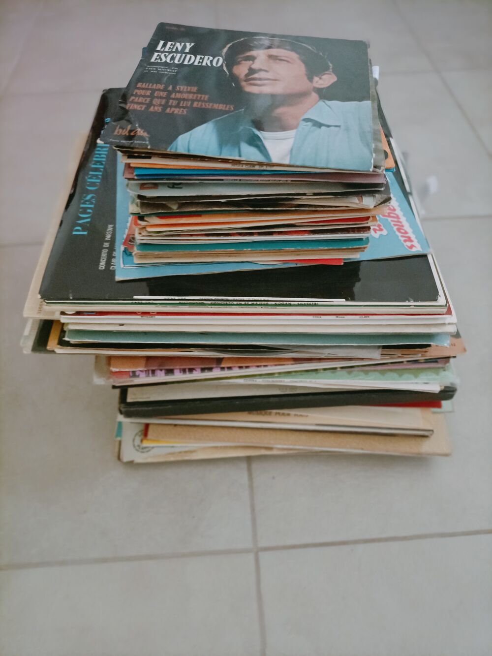 Vinyle ann&eacute;es 60 70 80 CD et vinyles