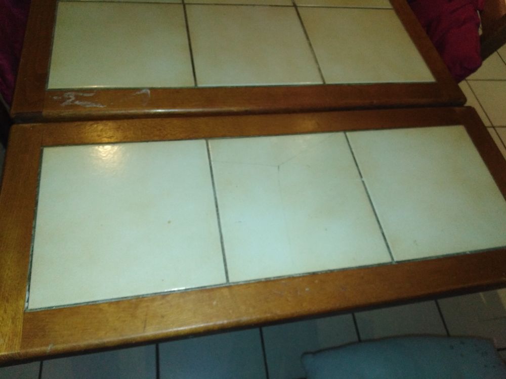 5 chaise et une tr&egrave;s belle table de cuisine Meubles