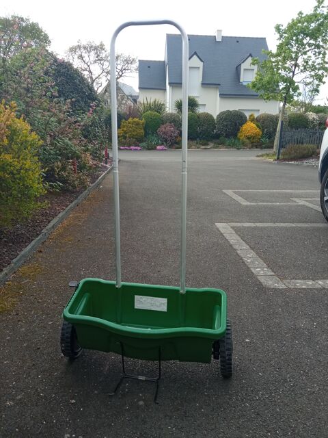 Epandeur pour jardinier 20 Pont-P�an (35)