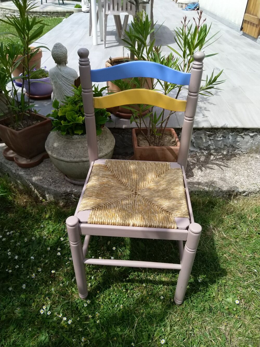 Chaises en bois paill&eacute;es
Meubles