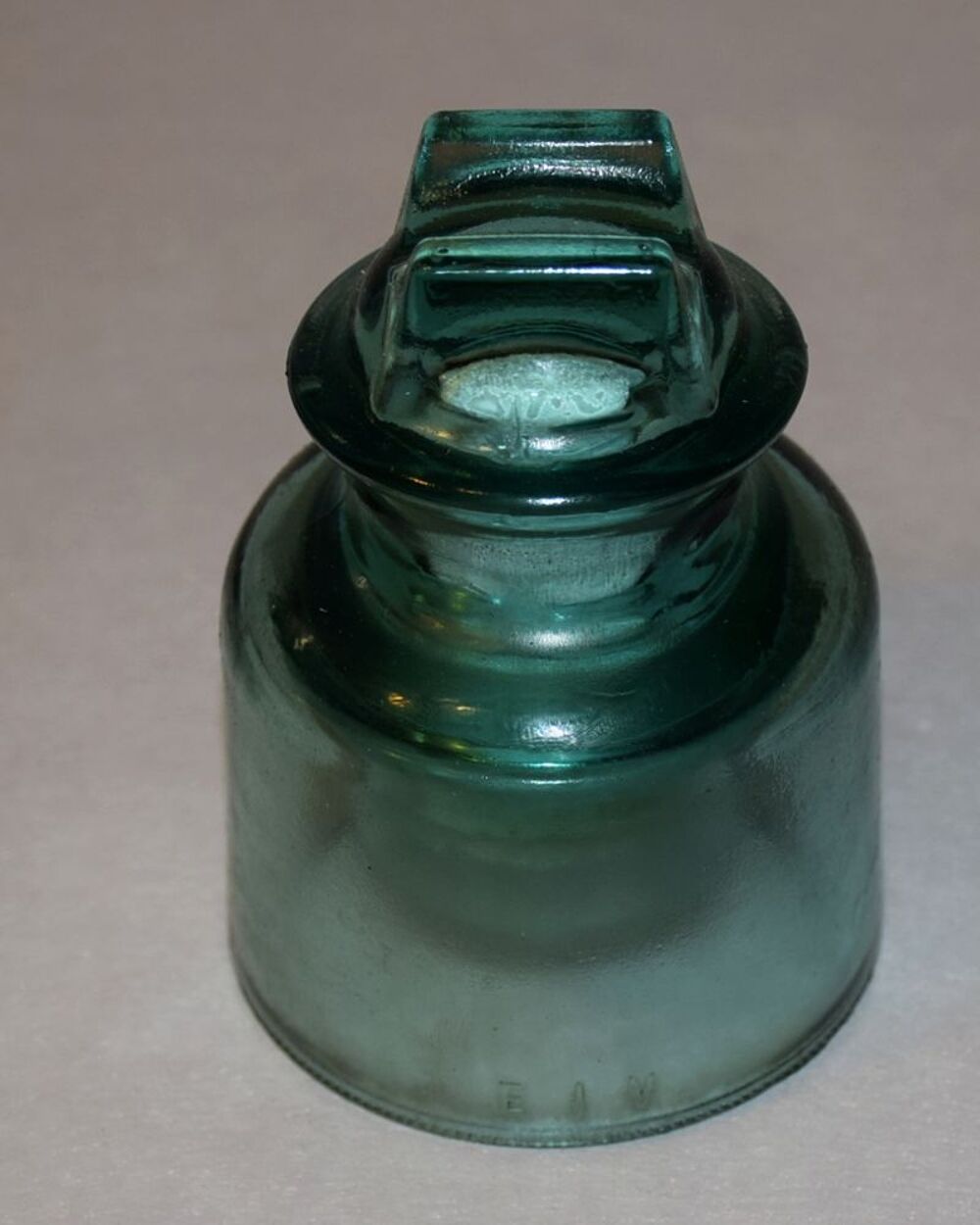 Isolateur Ancien - EIV DC 3 - T&ecirc;te fendue - 1950 