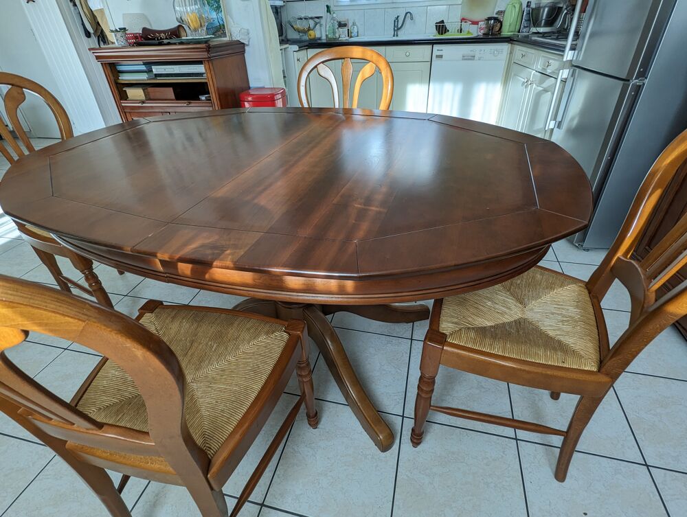 Table salle a manger avec 4 chaises Meubles