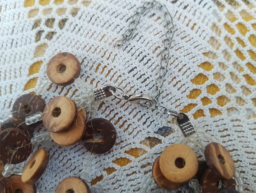 Collier Fantaisie 5 Rangs Perl&eacute;s dont forme " Boutons " Bijoux et montres