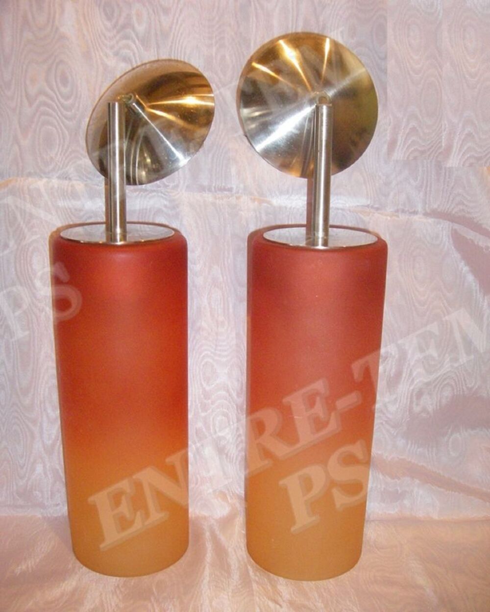 2 GRANDES SUSPENSIONS EN VERRE CYLINDRIQUE ORANG&Eacute; BAR SEVENT Décoration