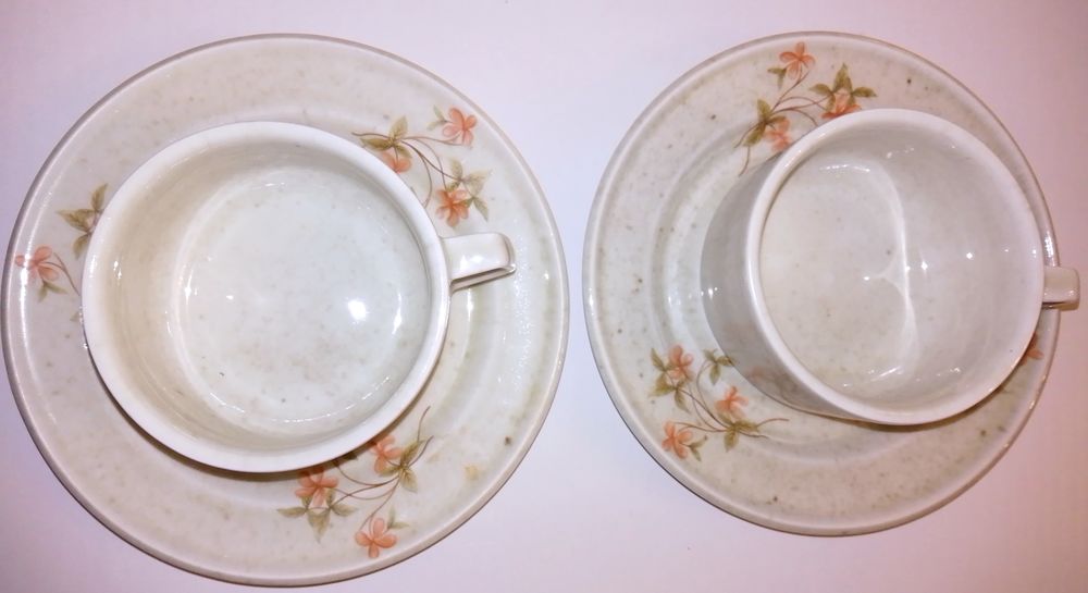 Deux tasses &agrave; caf&eacute; et soucoupes en porcelaine de Sologne Cuisine