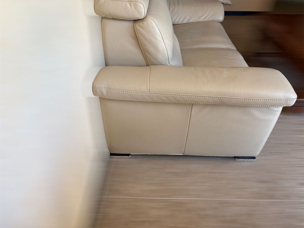 Canap&eacute; cuir beige 2,5 places Meubles