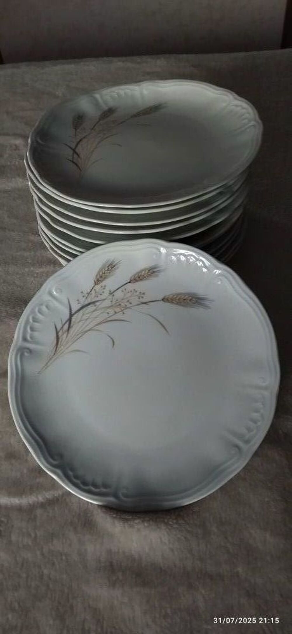 12 belles assiettes &agrave; dessert blanches Electroménager