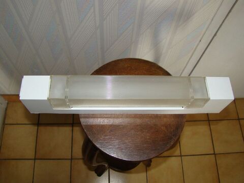 R�glette avec n�on vintage
15 Gargenville (78)