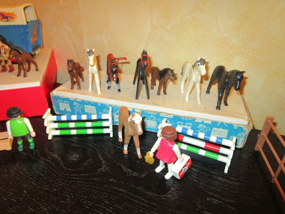 LOT PLAYMOBIL CHEVAUX +JEEP+CHEVAUX+ACCESSOIRES Jeux / jouets