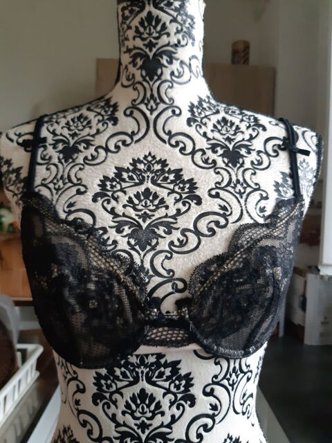  soutien gorge NEUF in�s de la fressange T 90C 
9 Lyon 5 (69)