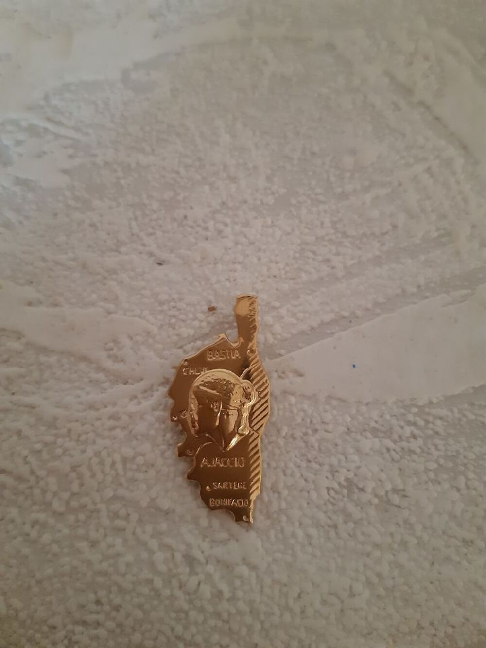 Jolie m&eacute;daille pendentif Corse en Plaqu&eacute; or Bijoux et montres