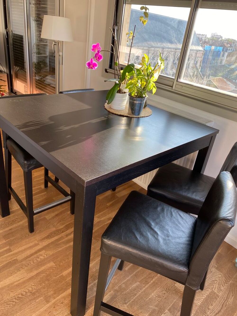 Table avec tabourets Meubles