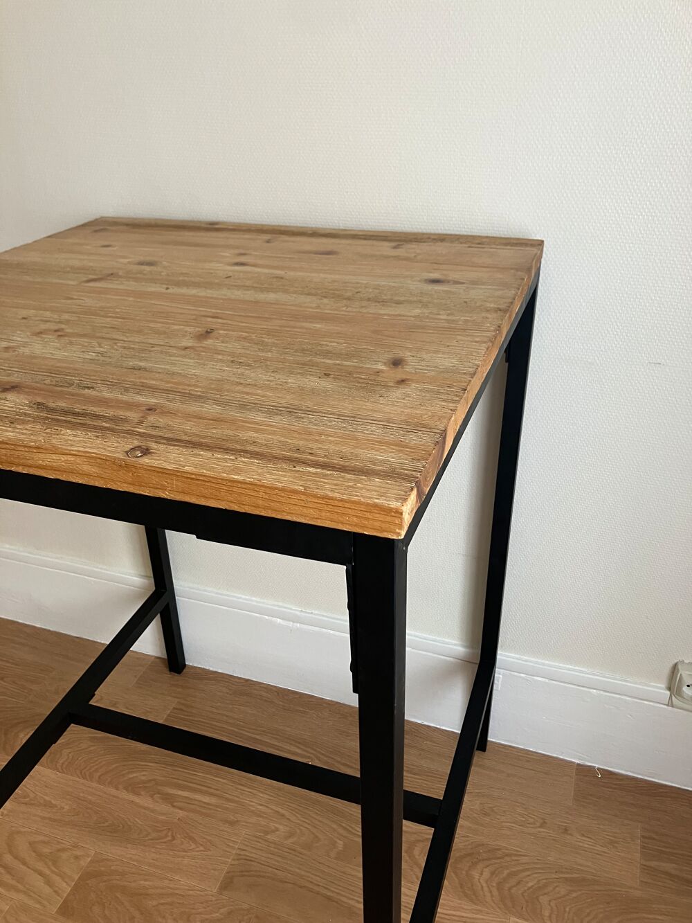 Jolie table haute bois et m&eacute;tal Meubles