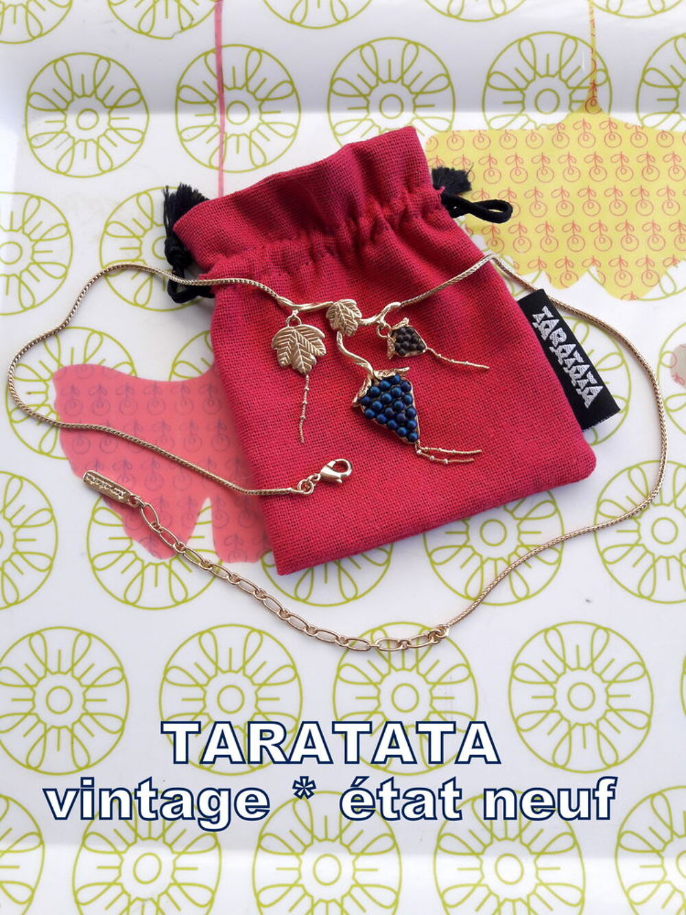 Superbe collier vintage TARATATA sign&eacute; Bijoux et montres