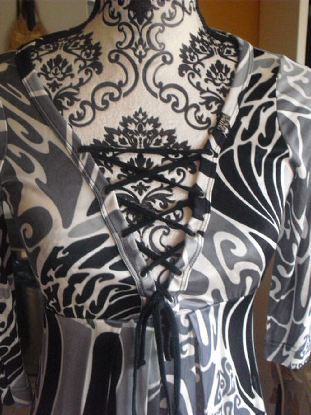 robe NEUVE MISS SIXTY fantaisie TAILLE SMALL Vêtements