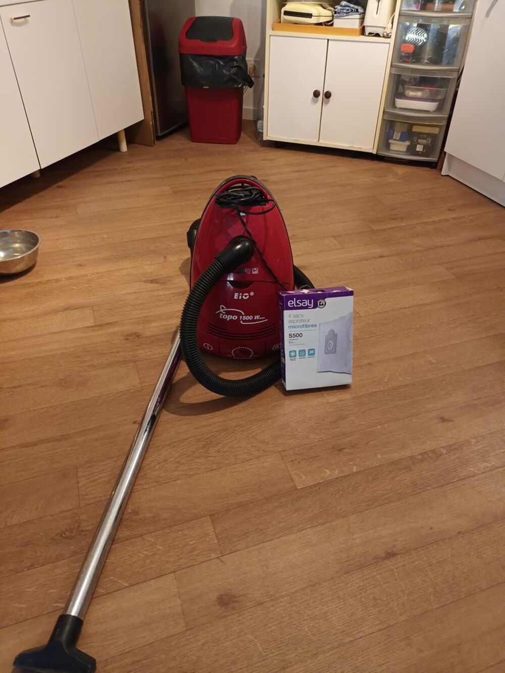 Aspirateur et 3 sacs Electromnager