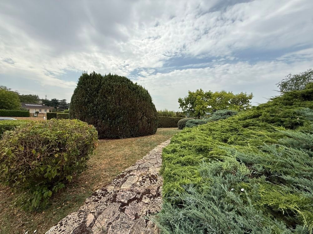 Vente Maison Le titre de Grande maison familiale avec 5 chambres, dépendances et terrain arborévotre annonce Tournus