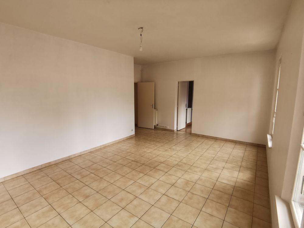 Location Appartement SEZANNE centre ville avec garage sous sol 3 chambres. Szanne