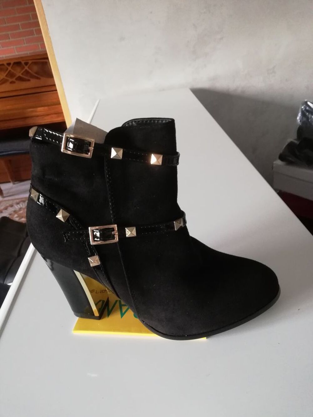 Important stock Chaussures neuves femme point. 37 Chaussures
