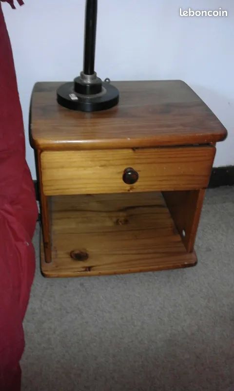 TABLE DE CHEVET EN BOIS MASSIF 30 Chasselay (69)