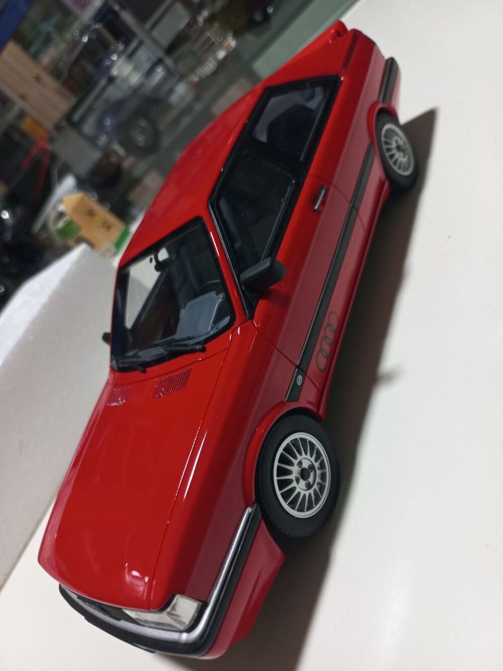 Voiture de Collection miniature &eacute;chelle 1/18&egrave;me audi quattro 