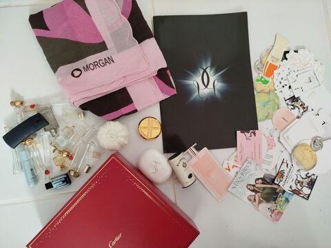 Lot Boites Vides, Par�o, Livret, Cartes.....de Parfumeurs 20 Entraigues-sur-la-Sorgue (84)