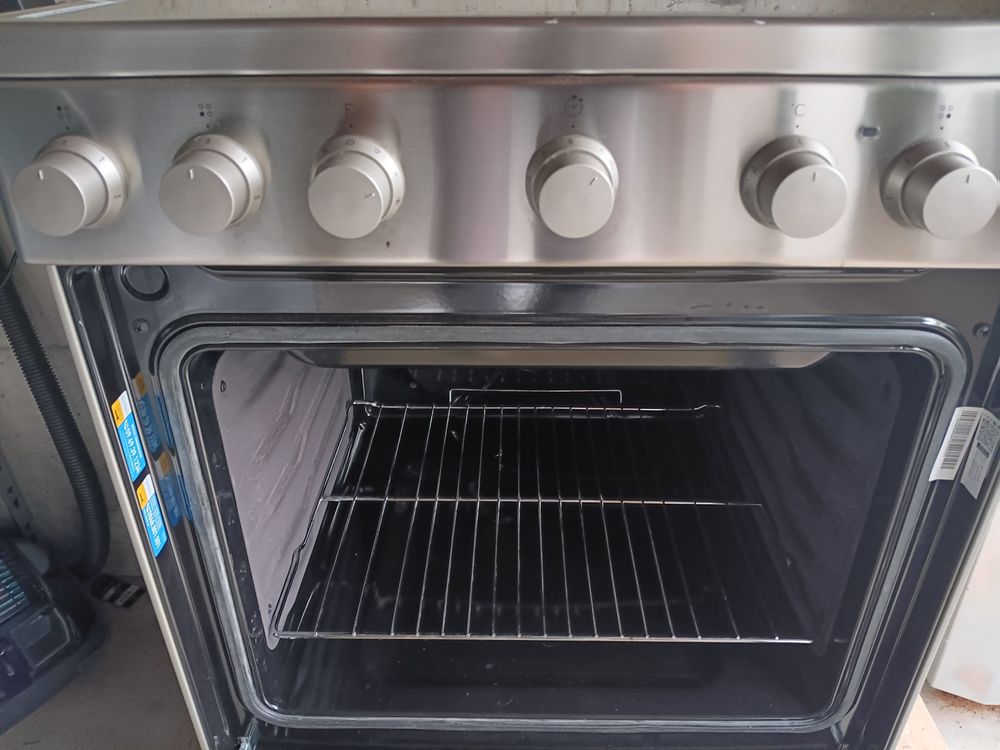 cuisini&egrave;re vitroc&eacute;ramique INDESIT Electroménager