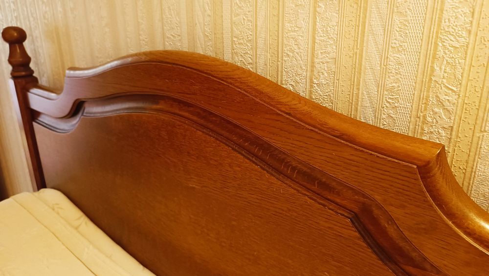 chambre en ch&ecirc;ne tr&egrave;s bon &eacute;ta Meubles