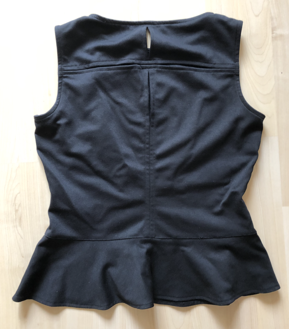 T-Shirt Haut Top p&eacute;plum noir neuf Vêtements