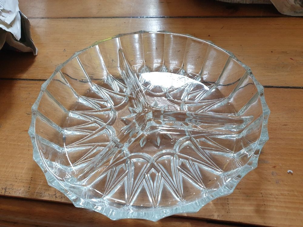 Coupelle en cristal partag&eacute;e en 3 pour ap&eacute;ritif... Electroménager