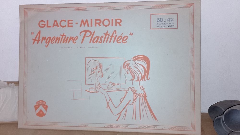 Glaces miroir pour salle de bains. Bricolage