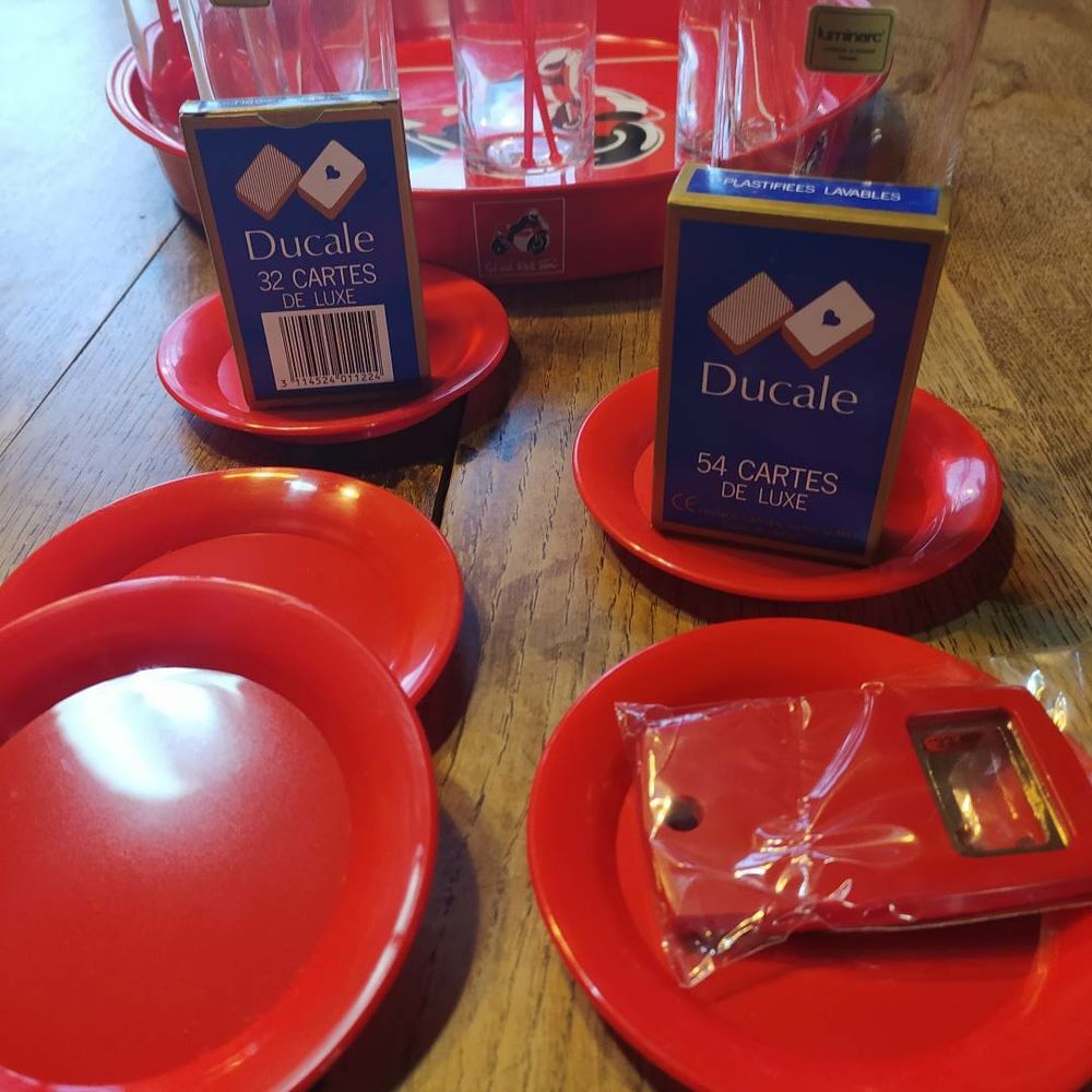 set &agrave; Ap&eacute;ritif Rouge Neuf (encore emball&eacute;) 