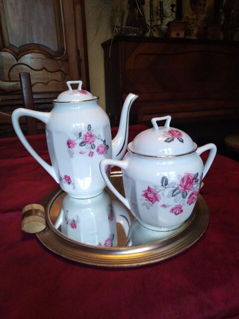 Cafetire et sucrier en porcelaine  25 Avermes (03)