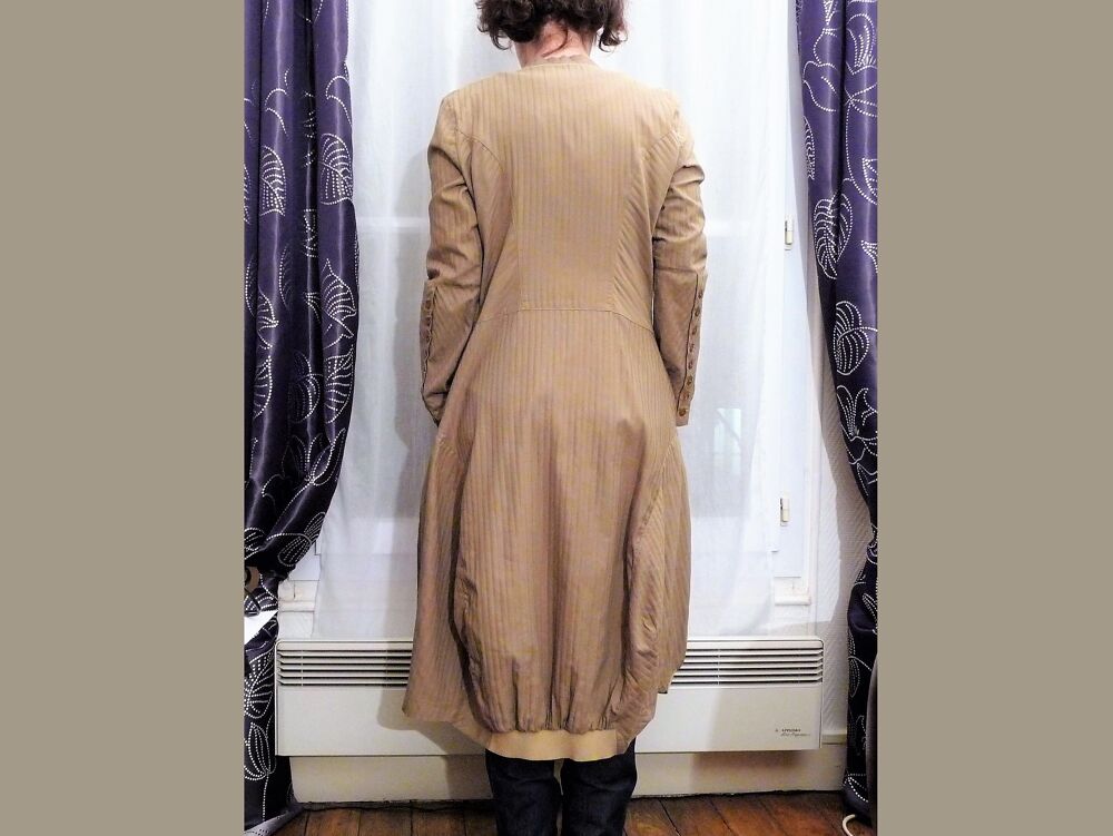 Veste Cintr&eacute;e Longue et L&eacute;g&egrave;re Beige &agrave; Manches Longues- Deca Vêtements